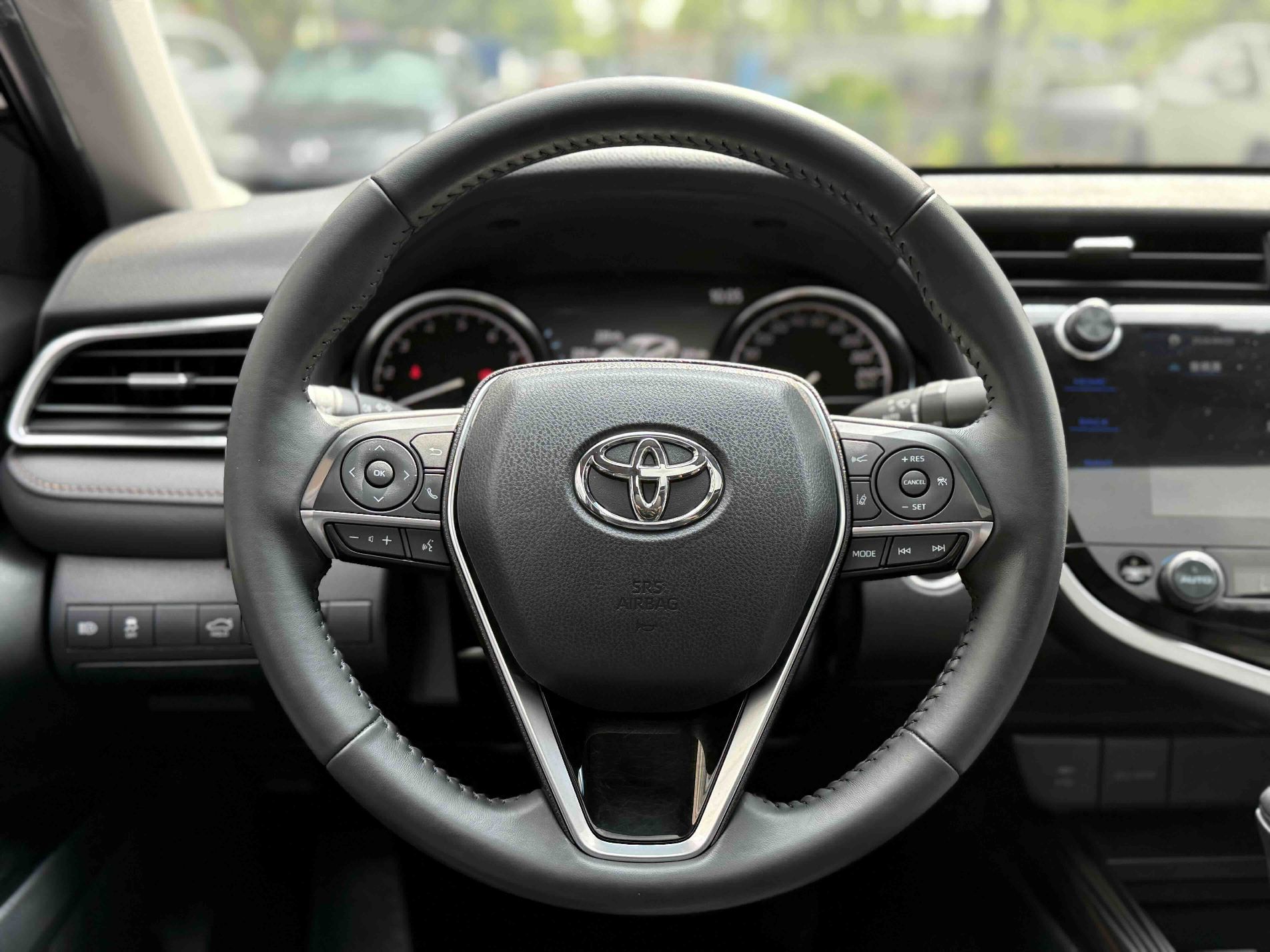 Toyota Camry — фото 18