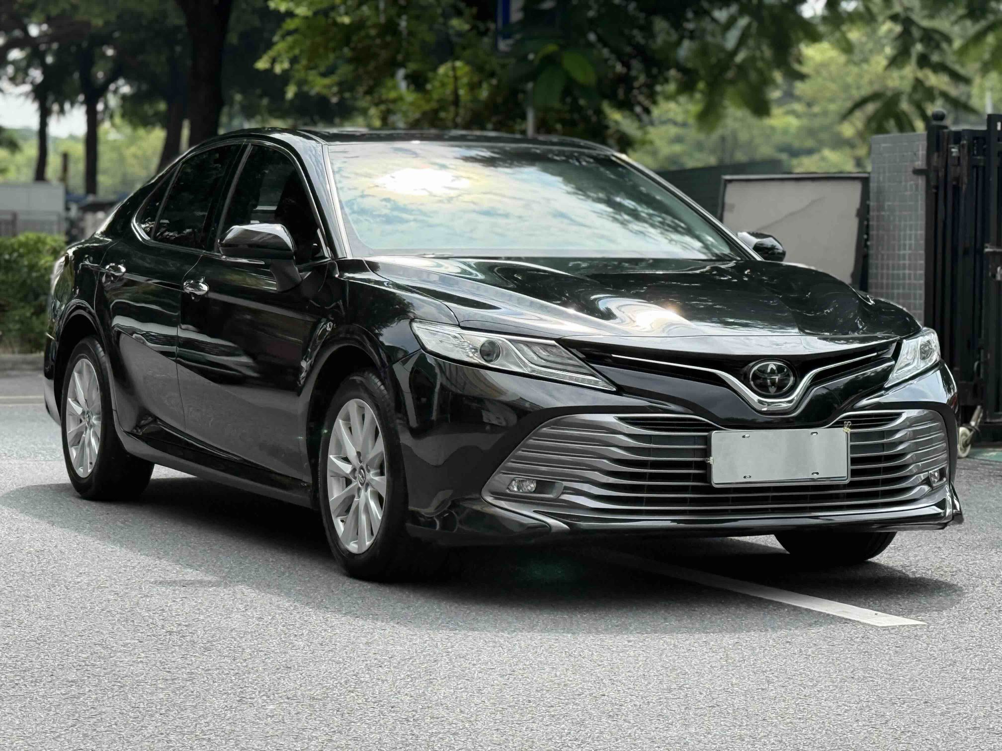 Toyota Camry — фото 3