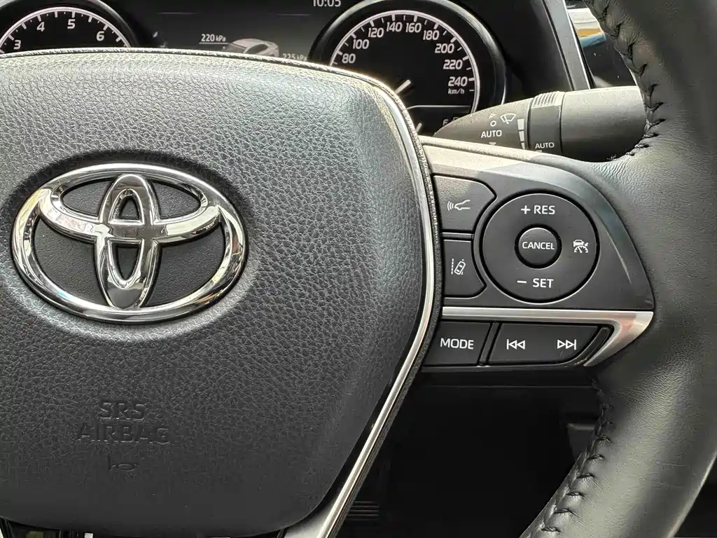 Toyota Camry — фото 21