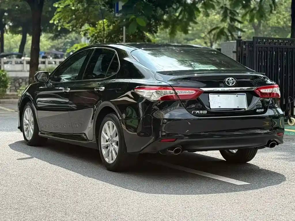 Toyota Camry — фото 4