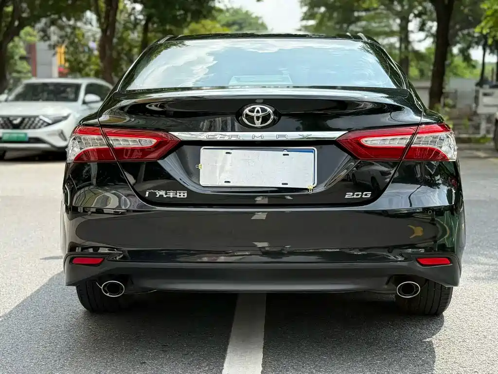 Toyota Camry — фото 5