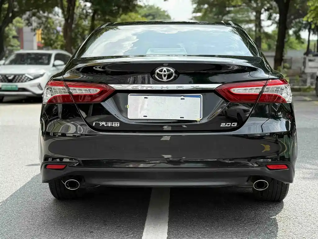 Toyota Camry — фото 8