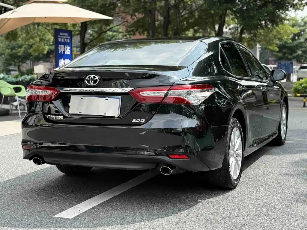 Toyota Camry — фото 9