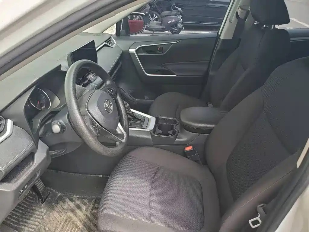 Toyota RAV4 — фото 4