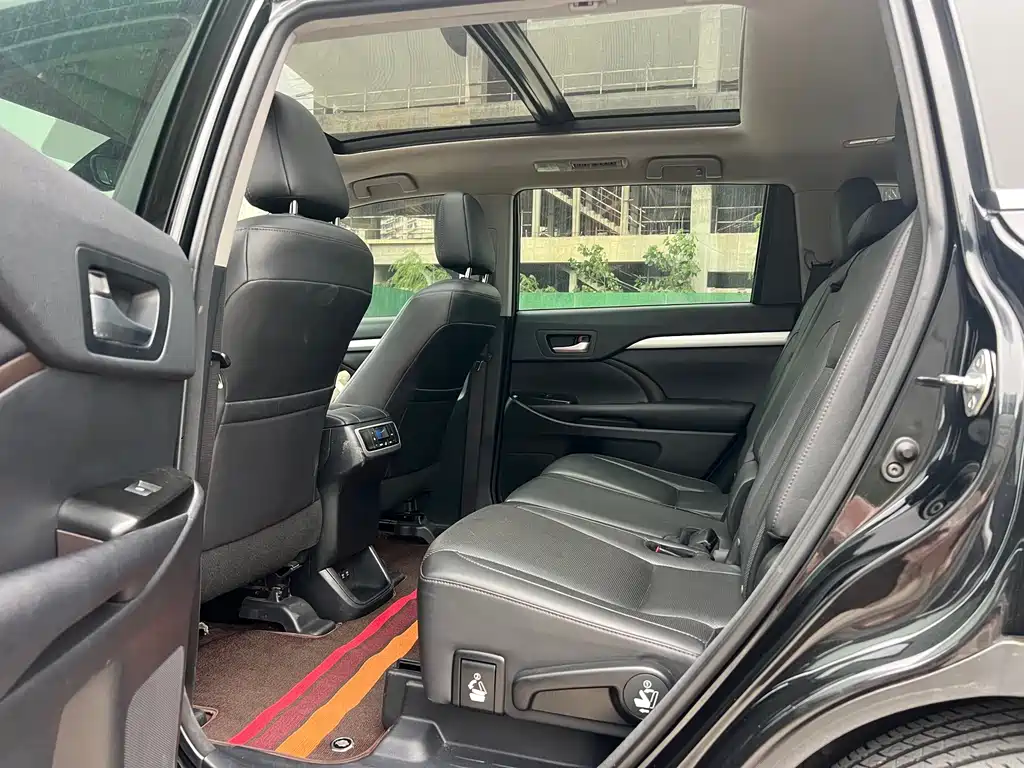 Toyota Highlander — фото 14