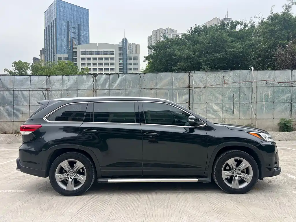Toyota Highlander — фото 7