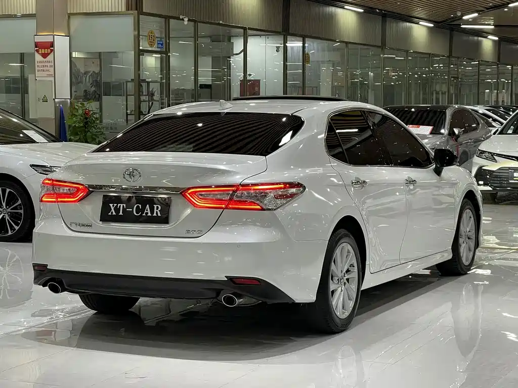 Toyota Camry — фото 13