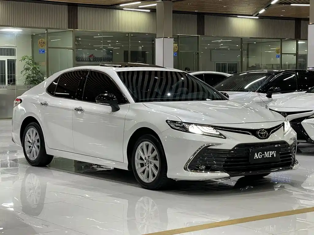 Toyota Camry — фото 3