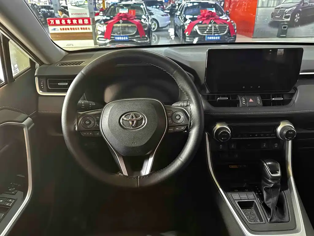 Toyota RAV4 — фото 14