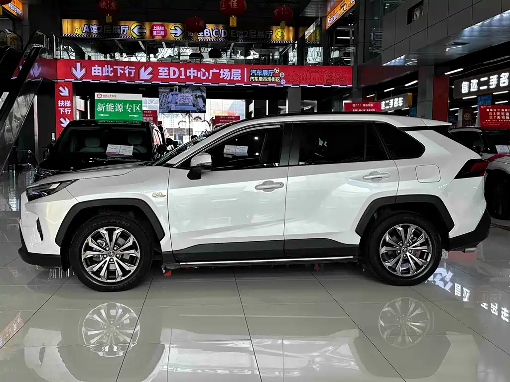 Toyota RAV4 — фото 7