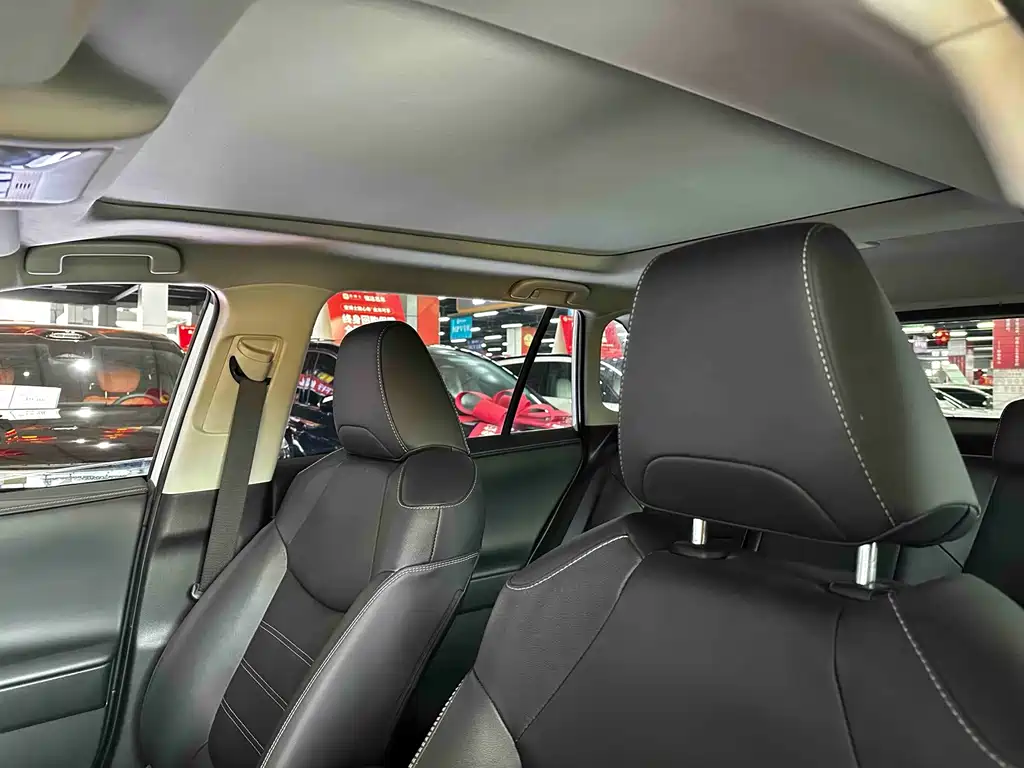Toyota RAV4 — фото 10