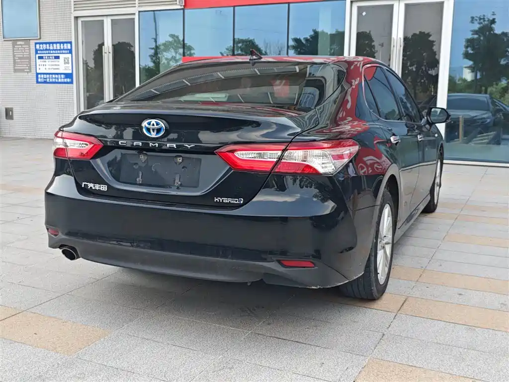 Toyota Camry — фото 13