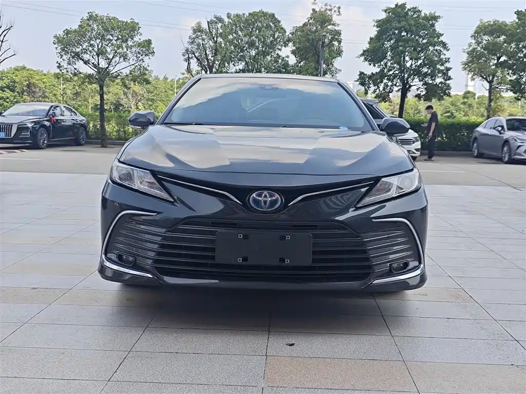 Toyota Camry — фото 6