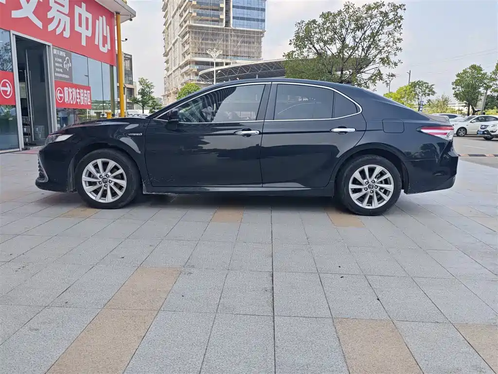 Toyota Camry — фото 7