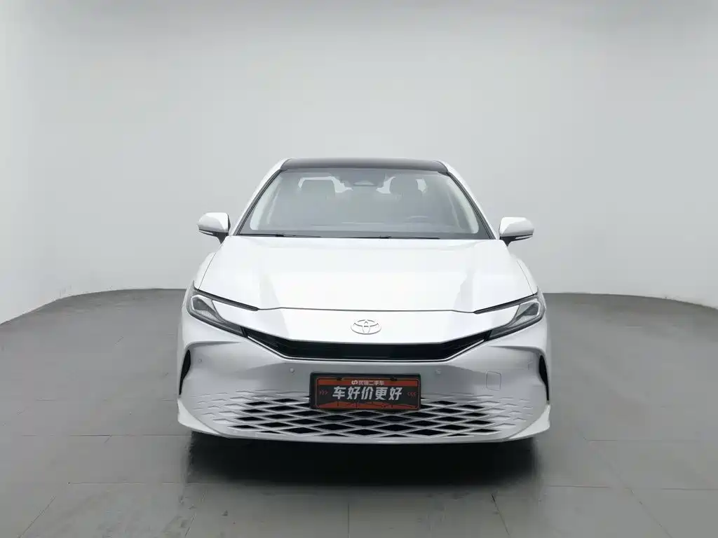 Toyota Camry — фото 3