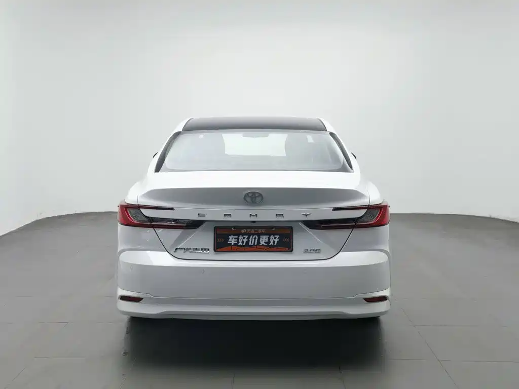 Toyota Camry — фото 4