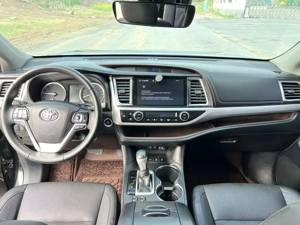 Toyota Highlander — фото 13