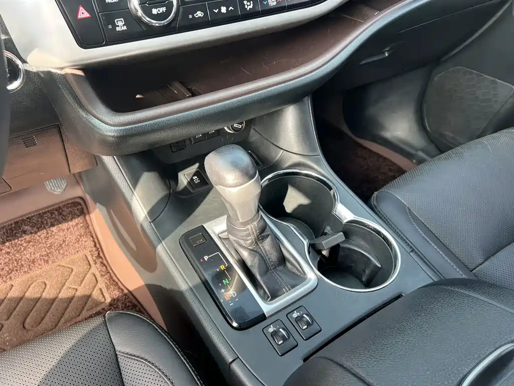 Toyota Highlander — фото 14