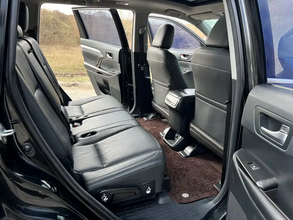 Toyota Highlander — фото 16