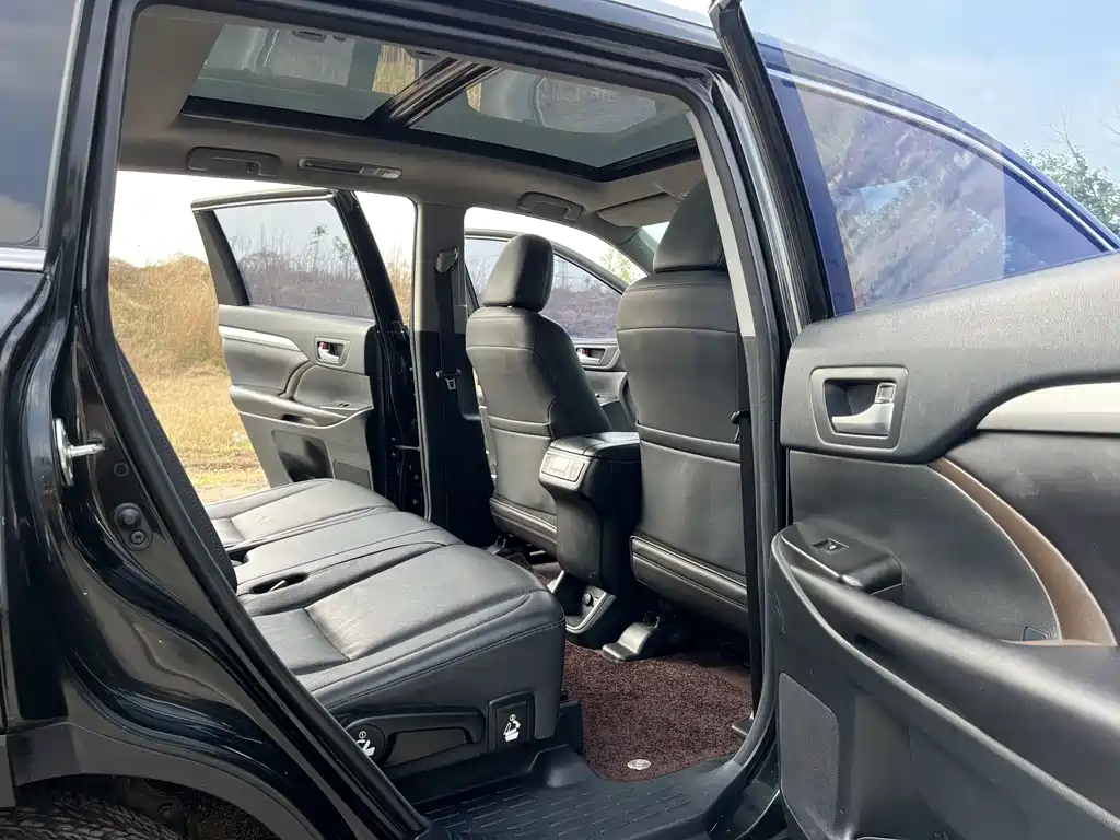 Toyota Highlander — фото 17