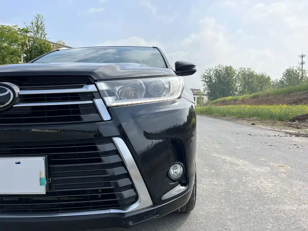 Toyota Highlander — фото 18