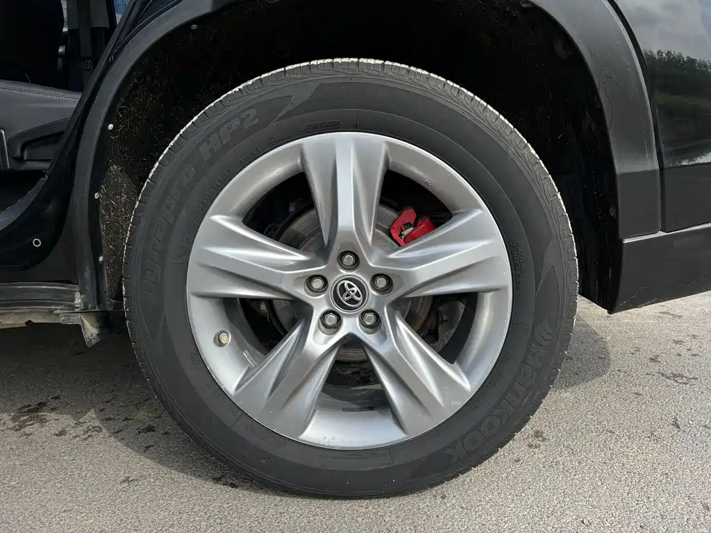 Toyota Highlander — фото 21