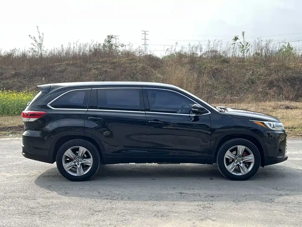 Toyota Highlander — фото 5