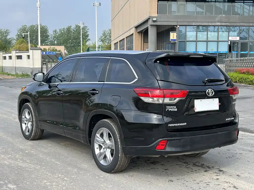 Toyota Highlander — фото 7