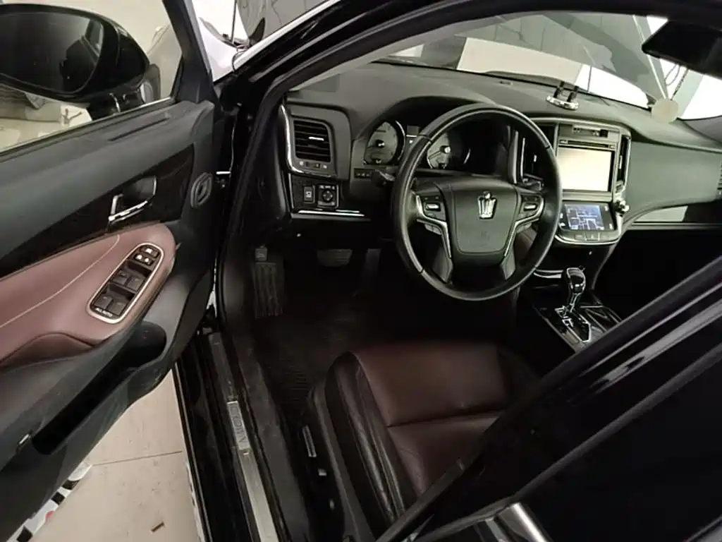 Toyota Crown — фото 18