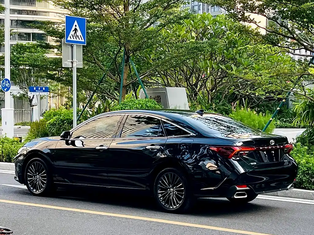Toyota Avalon — фото 3