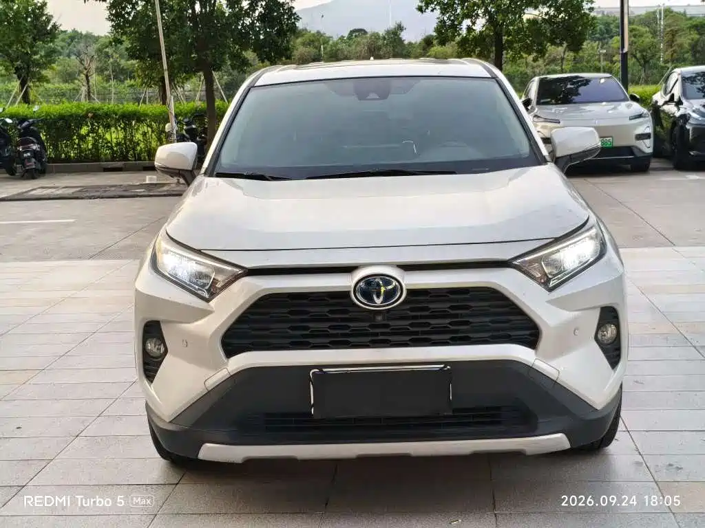 Toyota RAV4 — фото 2