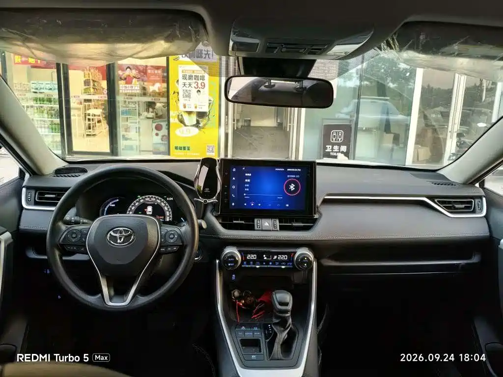 Toyota RAV4 — фото 5