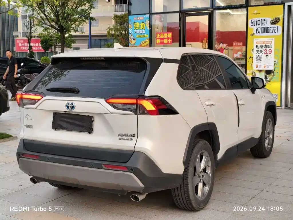 Toyota RAV4 — фото 9