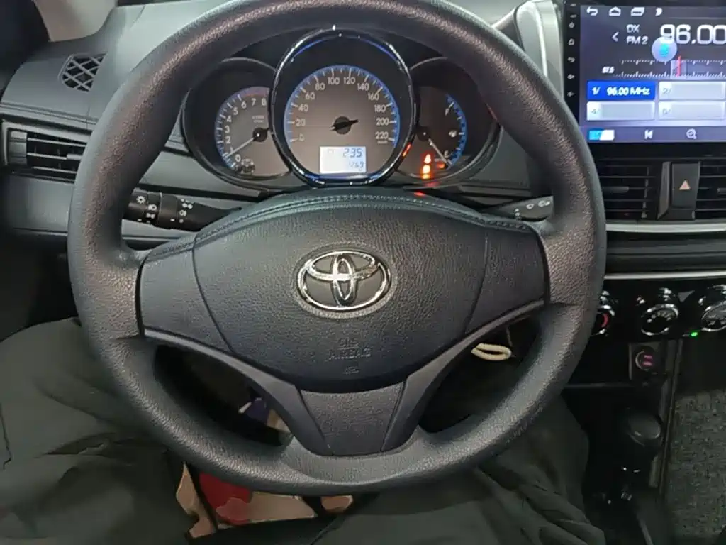 Toyota Vios — фото 11