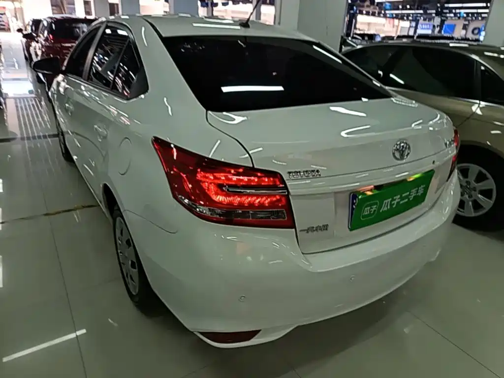 Toyota Vios — фото 5