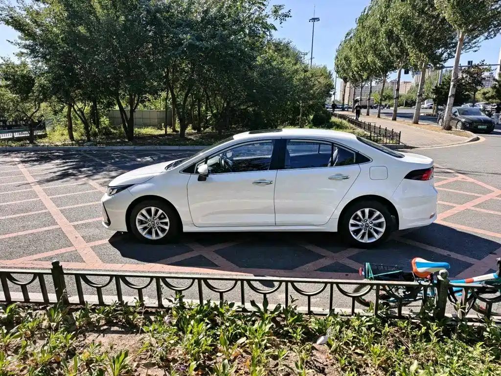 Toyota Corolla — фото 2
