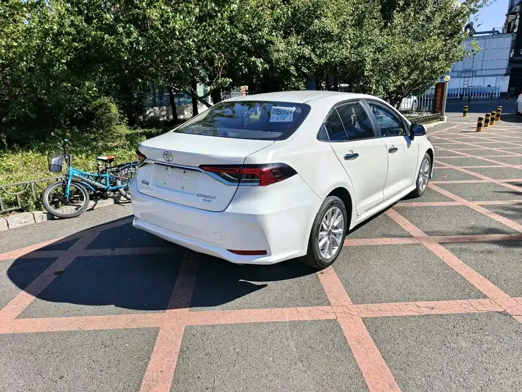 Toyota Corolla — фото 13