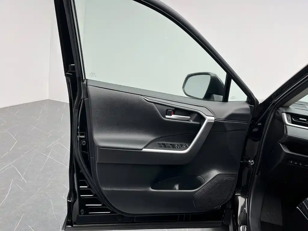 Toyota Wildlander — фото 13