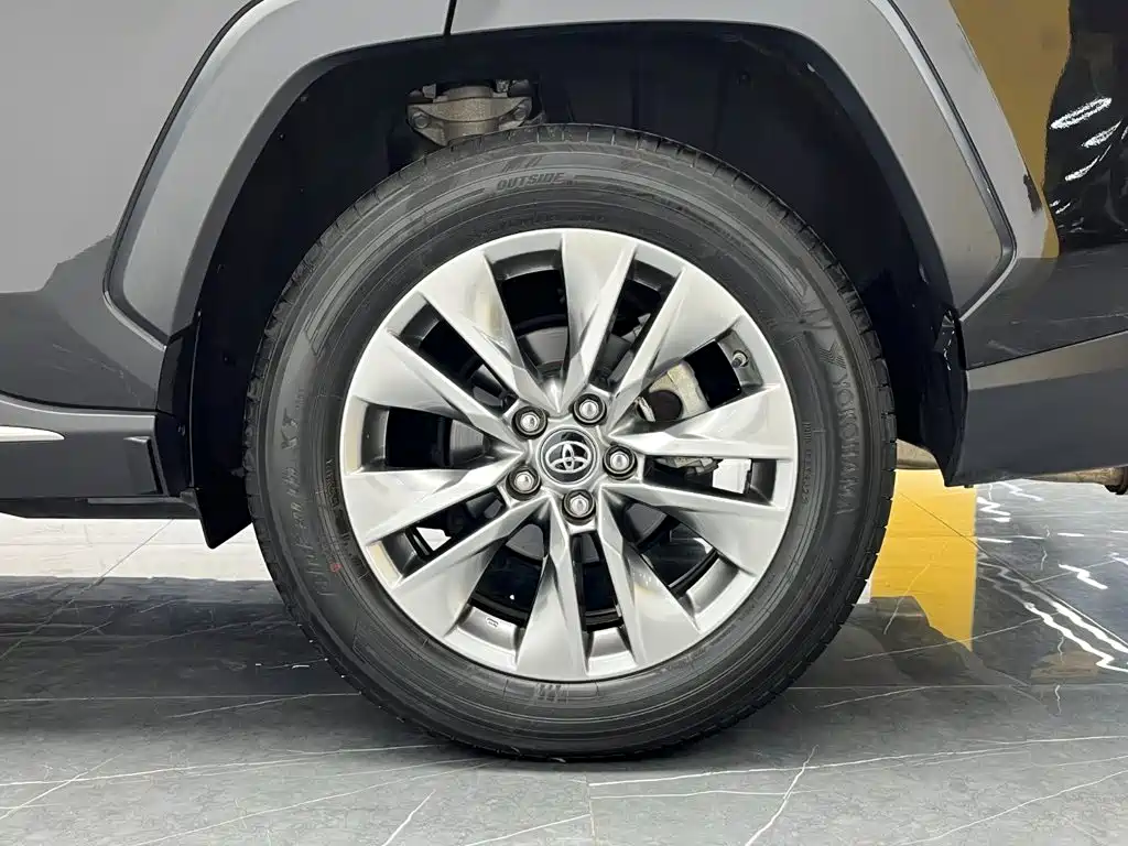 Toyota Wildlander — фото 25