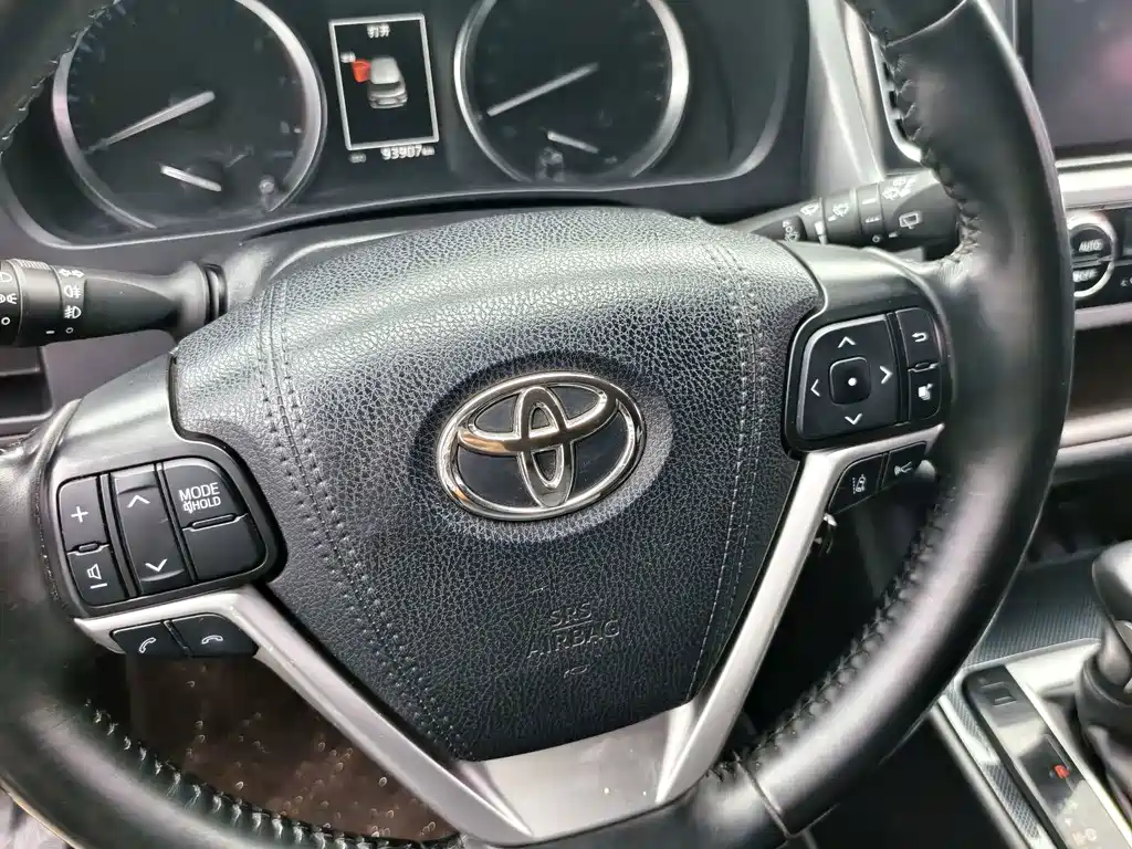 Toyota Highlander — фото 13