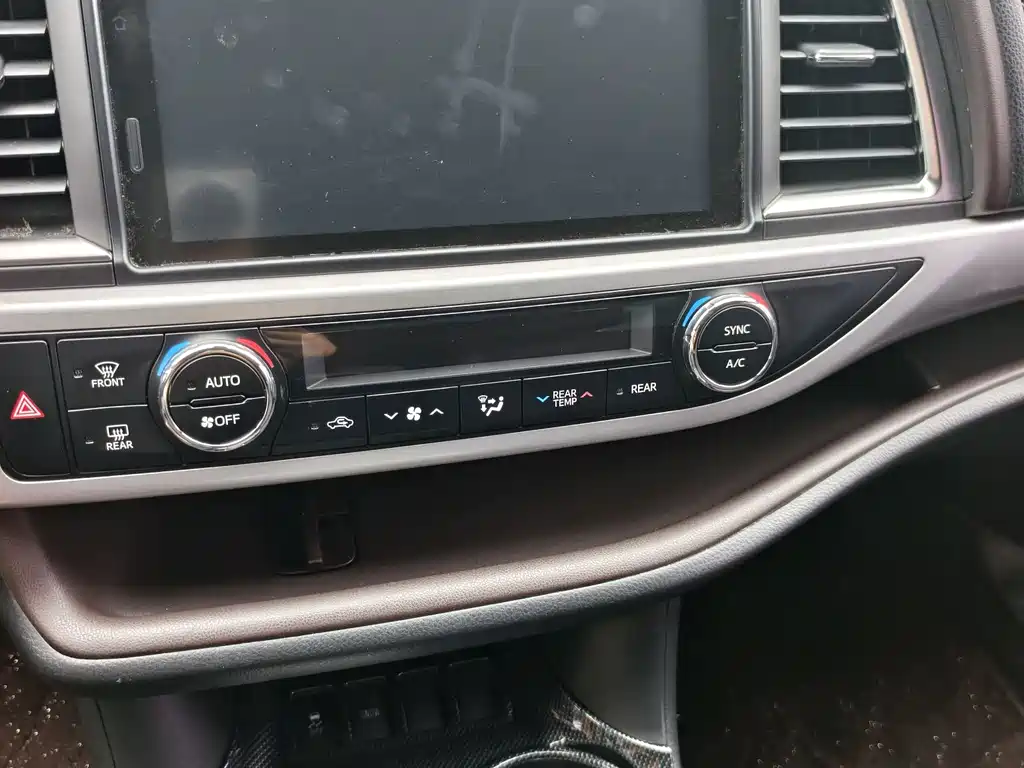 Toyota Highlander — фото 15