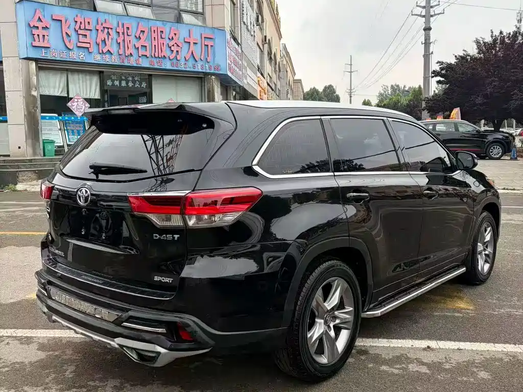 Toyota Highlander — фото 6