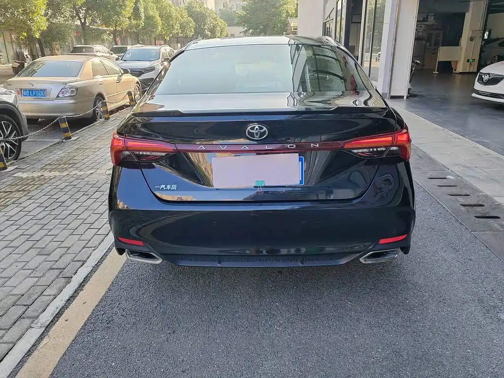 Toyota Avalon — фото 2