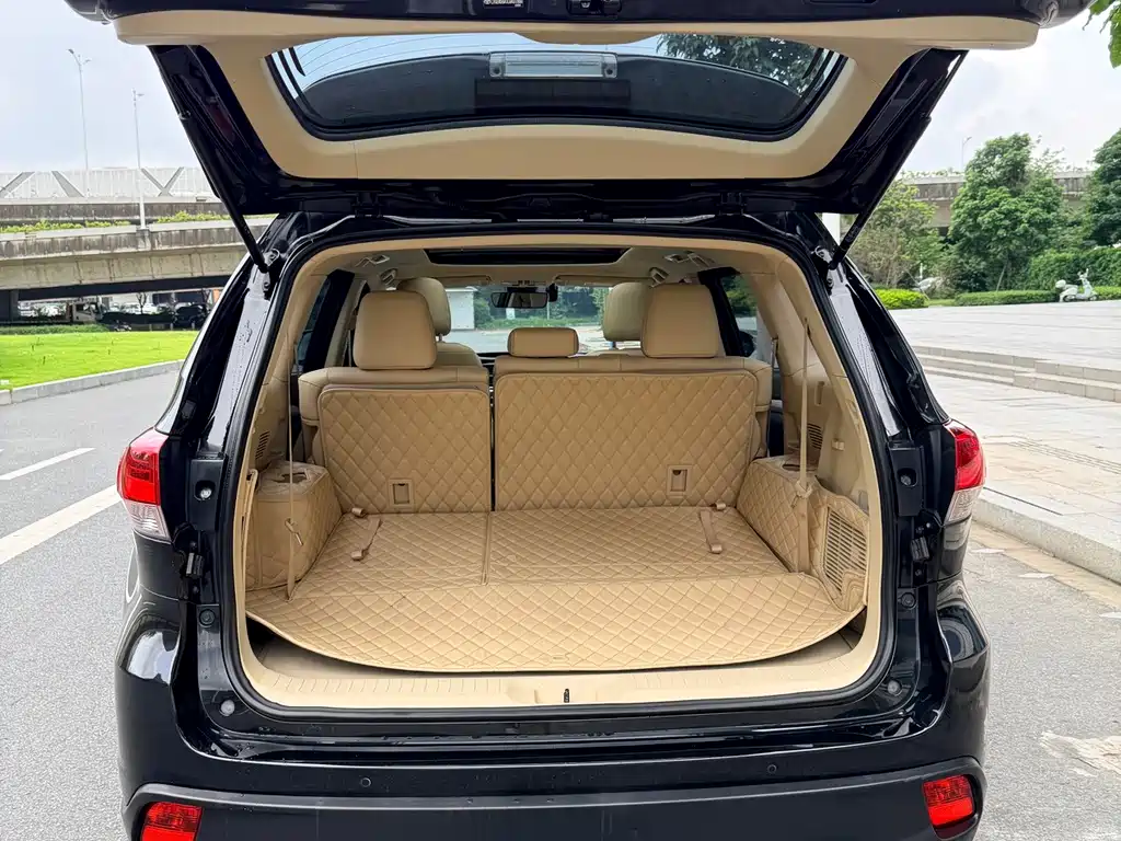 Toyota Highlander — фото 14