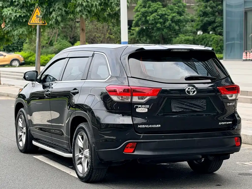 Toyota Highlander — фото 18