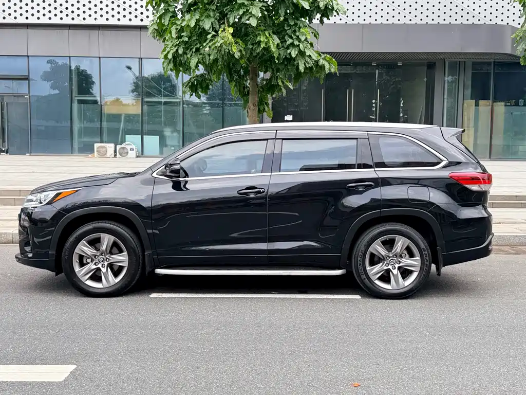 Toyota Highlander — фото 4