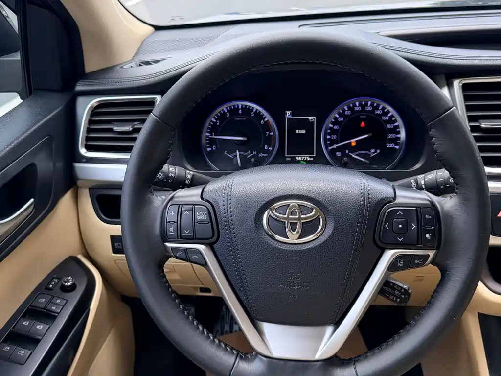 Toyota Highlander — фото 7