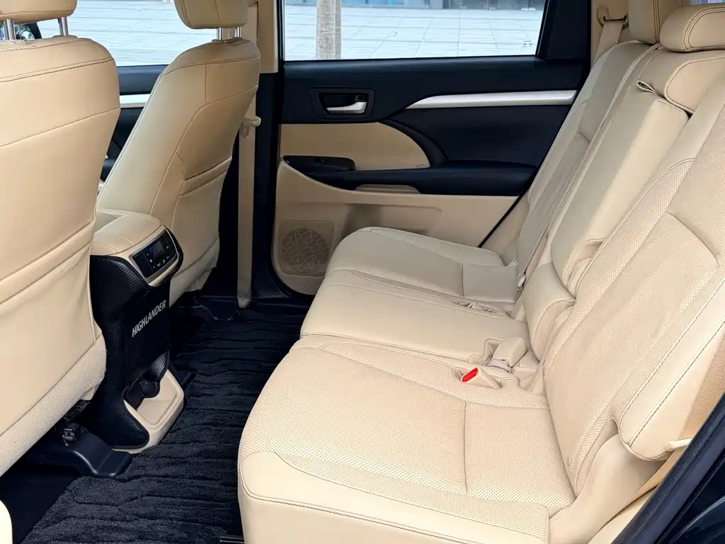 Toyota Highlander — фото 10