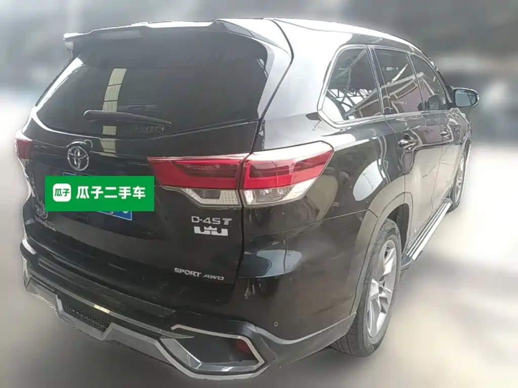 Toyota Highlander — фото 10