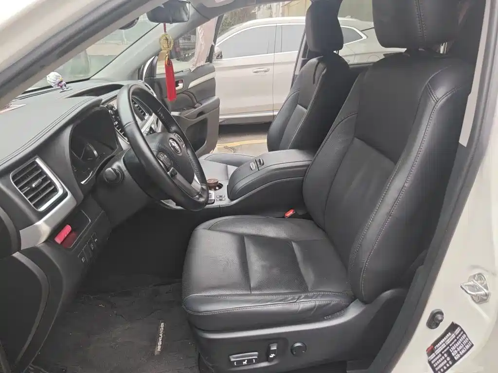 Toyota Highlander — фото 11
